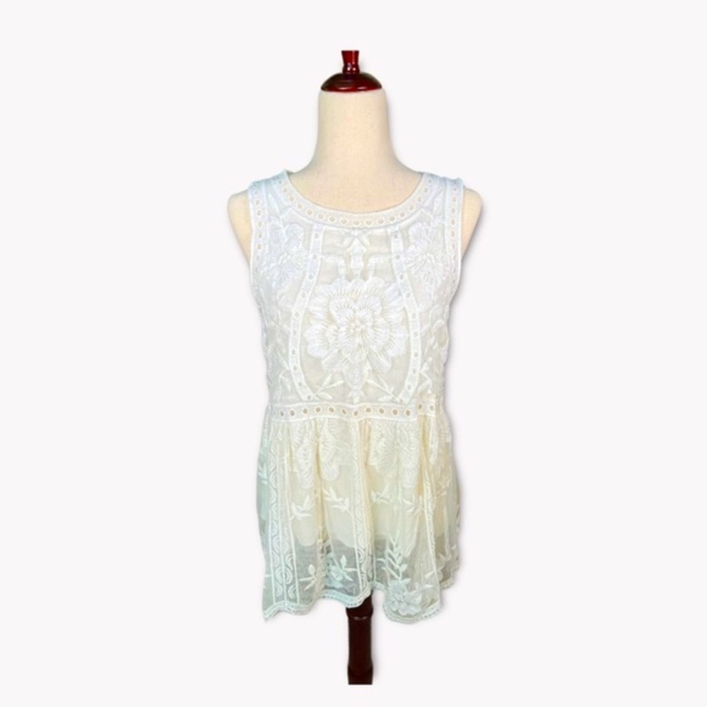 Entro Beautiful Flowy Sleeveless White Lace Top with Lining//S//Empire Waist - Picture 2 of 14